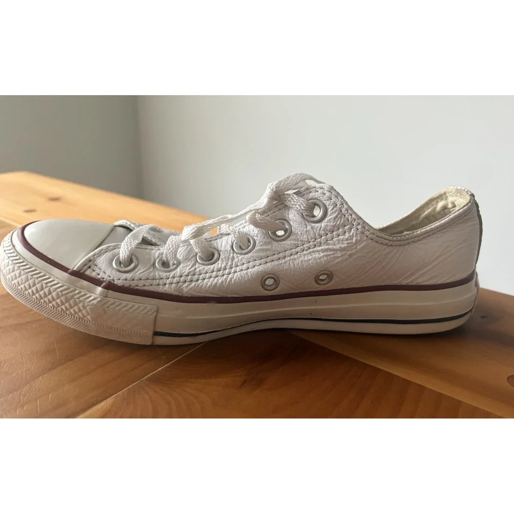 Converse Sneakers Unisex Womens 7 Mens 5 White Chuck Taylor All Star Leather Low